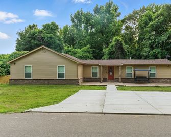 Newly Built 'Home Away From Home 2' Escape Haven With Modern Finishing Touches - Covington - Gebouw