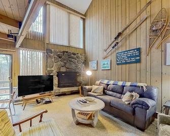 North Conway Condo - North Conway - Living room