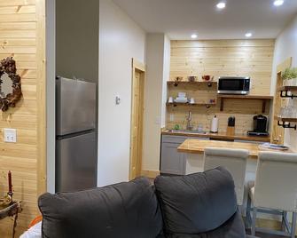 Beech Creek Cabin, Black Mountain - Black Mountain - Kitchen