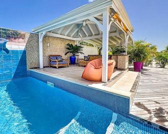 Villa Marie, swimming pool, beach, pontoon and jacuzzi, all private - Sandy Ground - Pool