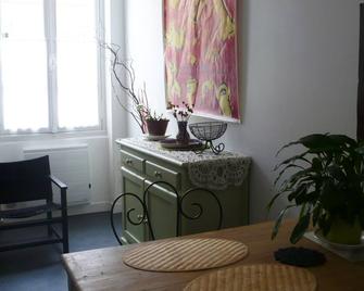 Quiet 2-room apartment close to Hypercentre, metro and Matabiau station. - Tolosa - Menjador