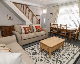 Salee Cottage - 뉴비긴 바이 더시 - 거실