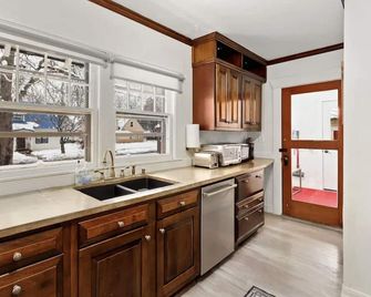 Third & Lake - Downtown Sandpoint - Sandpoint - Kitchen