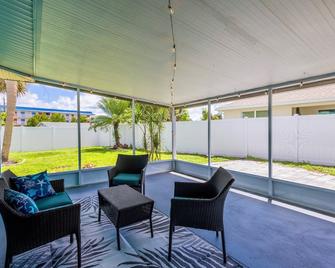 Venice Oasis Beach Ready Retreat - Venice Gardens - Patio
