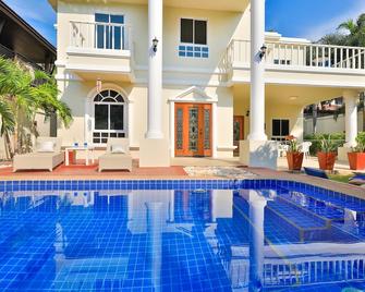 Sweet Villas Pattaya - Pattaya - Piscina