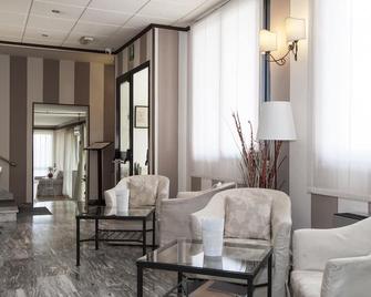 Hotel Monti - Lamporecchio - Living room