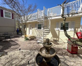 Premier Host Listing 3 Br Canneel Cottage 1 House To Beach, Pool Access Option - Seaside Heights - Patio
