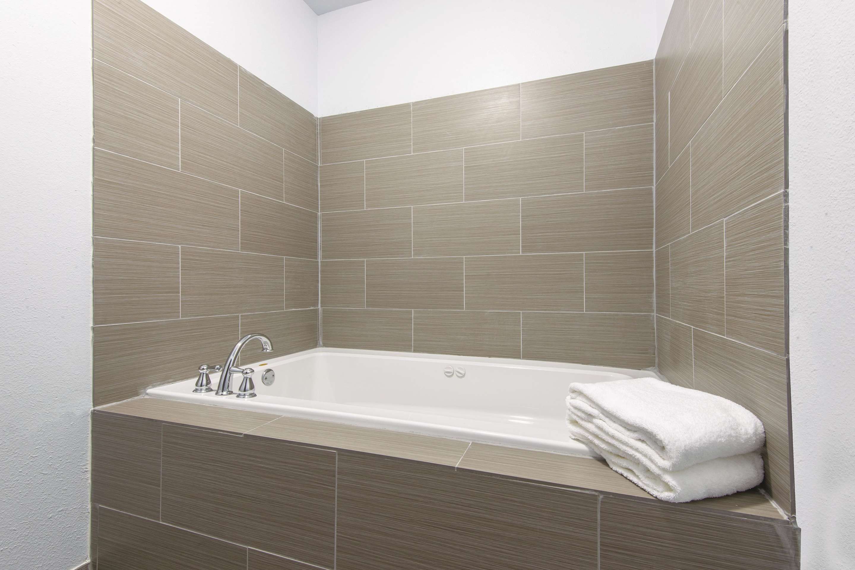 Bathroom view of La Quinta Inn & Suites by Wyndham Guthrie