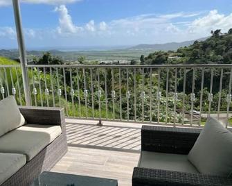 Modern Retreat w/ Great View, Hot Tub, & Pool - Yabucoa - Balkón