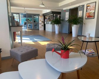 Brit Hotel Essentiel Tours Sud - Chambray-les-Tours - Recepción