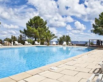 Charming mini villas with sea OR garden views and swimming pool in Solenzara. - Sari-Solenzara - Piscine