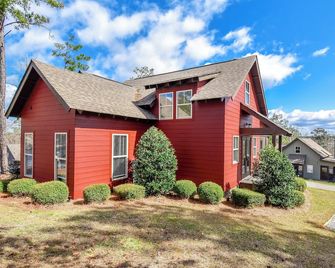 Little Red at Kowaliga Bay - Tallassee - Building