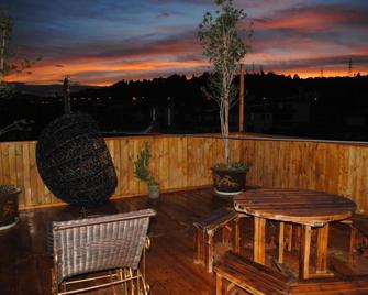 Lijiang Peach Hostel - Lijiang - Balcony