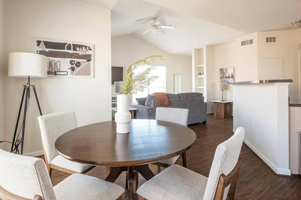 Landing | Stunning 2bd, Game Room, Clubhouse - Pasadena - Menjador