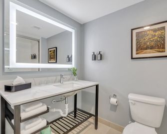 The Kingston - Savannah - Bathroom