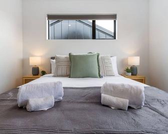 2BR Townhouse: Cosy, Close to City, Car Park - Christchurch