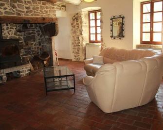 Mas l'Esquirou - Authentic Ardèche mas with swimming pool, wooded garden - Banne - Sala de estar