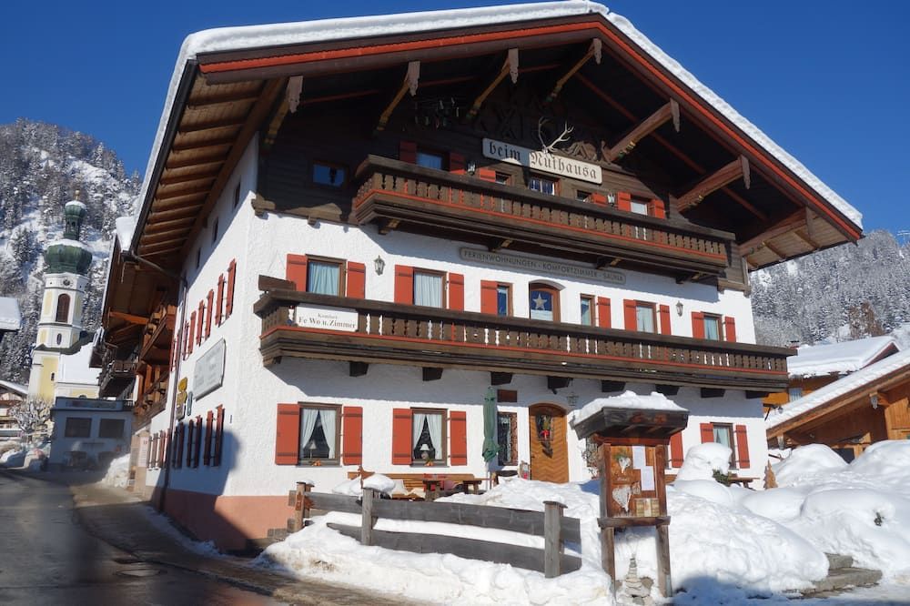 Beim Nuihausa - רייט אים וינקל - בניין