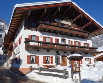 Beim Nuihausa - רייט אים וינקל - בניין