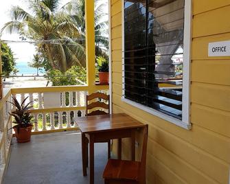 Serenade Hotel - Placencia - Parveke