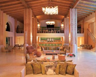 Grecotel Filoxenia - קאלאמטה - לובי