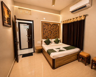 Home Inn By Sunshin Hotelier's - Mount Abu - Bedroom
