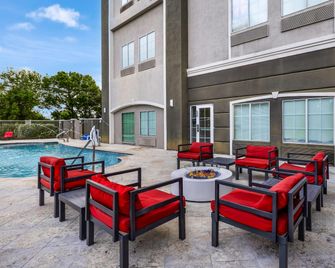 La Quinta Inn & Suites by Wyndham Alvin - Alvin - Majoituspaikan palvelut
