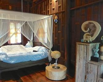 Peaceful Traditional Thai Wood House Experience w/Garden - Bangkok - Bedroom
