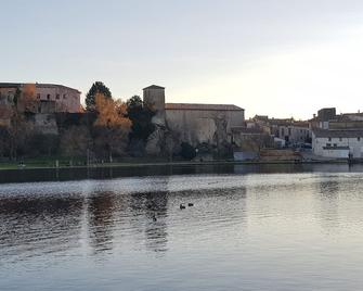 Entire townhouse, in a picturesque Provencal village - Besse-sur-Issole
