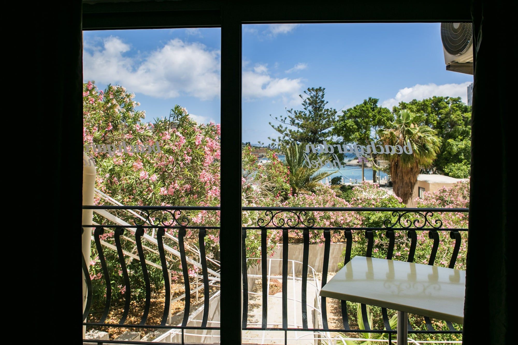 Beach Garden Hotel - סנט ג'וליאנס - מרפסת