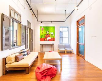 Yu Cafe Hostel - Songkhla - Living room