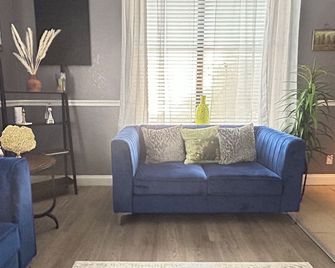 Suspence Property - Jacksonville - Sala de estar