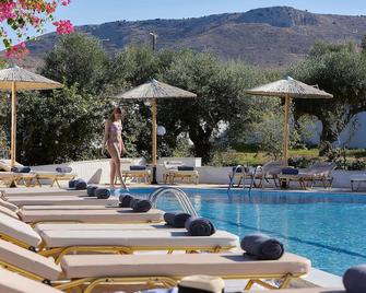 Vasia Royal Hotel - Gouves - Piscina