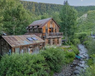 Mountain Masterpiece. In Town. Hot Tub On Creek. Featured In Magazines / Hgtv. - Crested Butte - Building