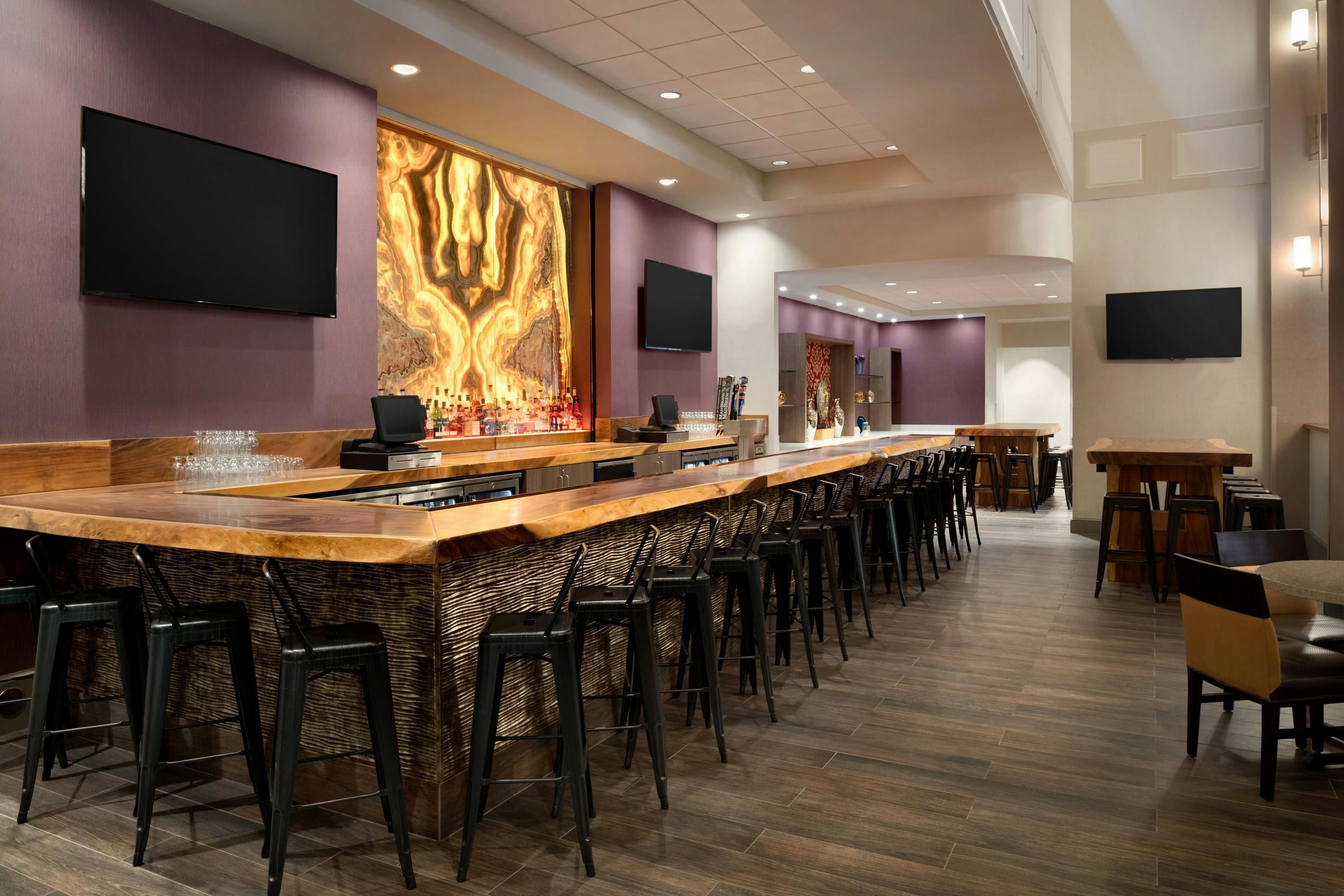 Hilton Fort Wayne at the Grand Wayne Convention Center - Fort Wayne - Bar