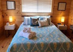 Water view Cabin near North Topsail Beach - Sneads Ferry - Schlafzimmer