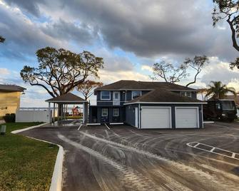 Paradise on Lake Harris Apt #102 - Leesburg - Building