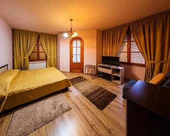 Family Hotel Ogi - Asenovgrad - Schlafzimmer