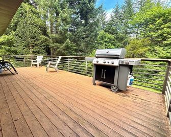 Cozy cottage retreat surrounded by acres of private forest and trails - Corvallis - Balcón