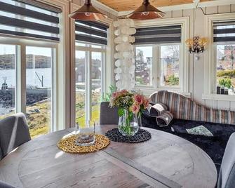 Cozy home in Florø with WiFi - Florø - Sala pranzo