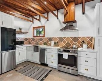 Alegria Guest House at Los Sueños Ranch - Elgin - Cocina