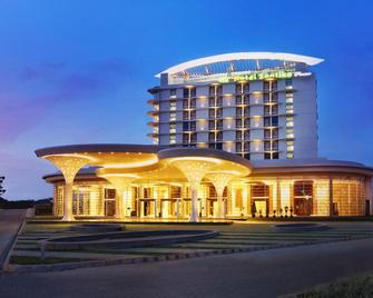 Hotel Santika Premiere Kota Harapan Indah - Bekasi - Rakennus