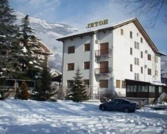 Dujany - Ayas - Bygning