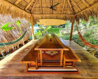 Buena Onda Bungalows - Santa Teresa - Patio