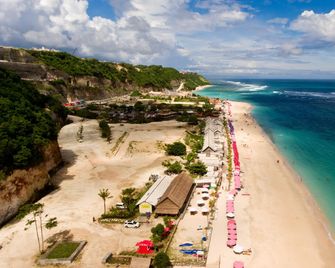 Tre Villas Bali - Denpasar - Beach