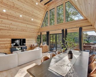 The Pocono Dreamhouse | Lake Access | Jacuzzi - Mt Pocono - Dining room