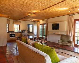 Navarre Farm Cottages - Stellenbosch - Salon