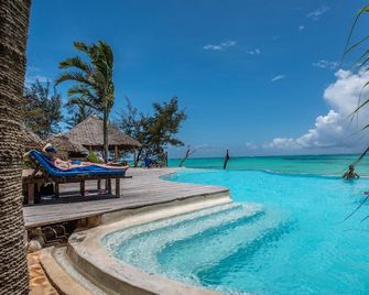 Pongwe Beach Hotel - סטון טאון - בריכה