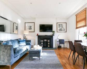 Newbridge Road, One bedroom Apartment - Bath - Sala de estar