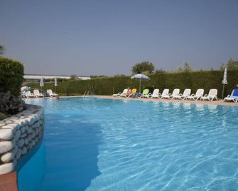 Hotel Bella Lazise - Lazise - Pool
